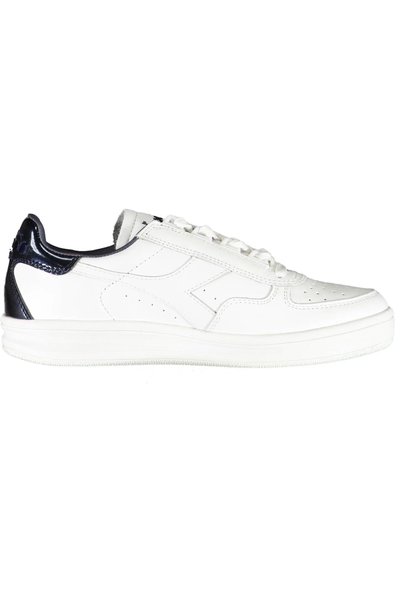ДАМСКИ СПОРТНИ ОБУВКИ БЕ��И DIADORA